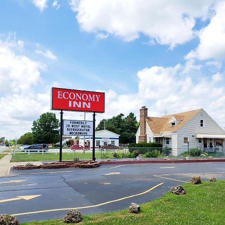 Economy Inn Taylorville Exteriör bild