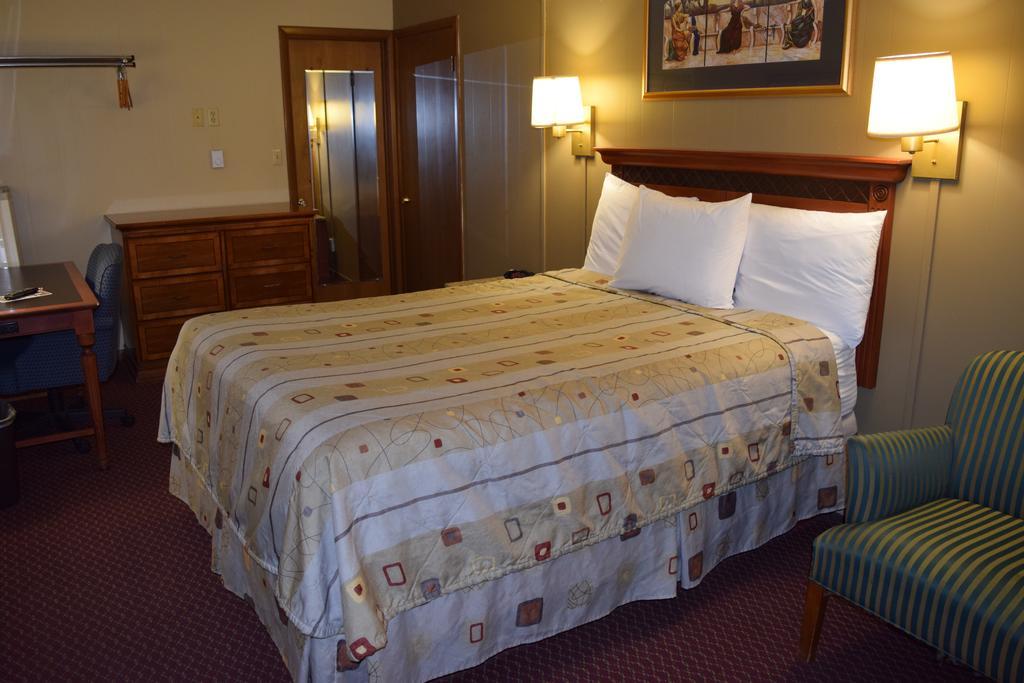 Economy Inn Taylorville Exteriör bild