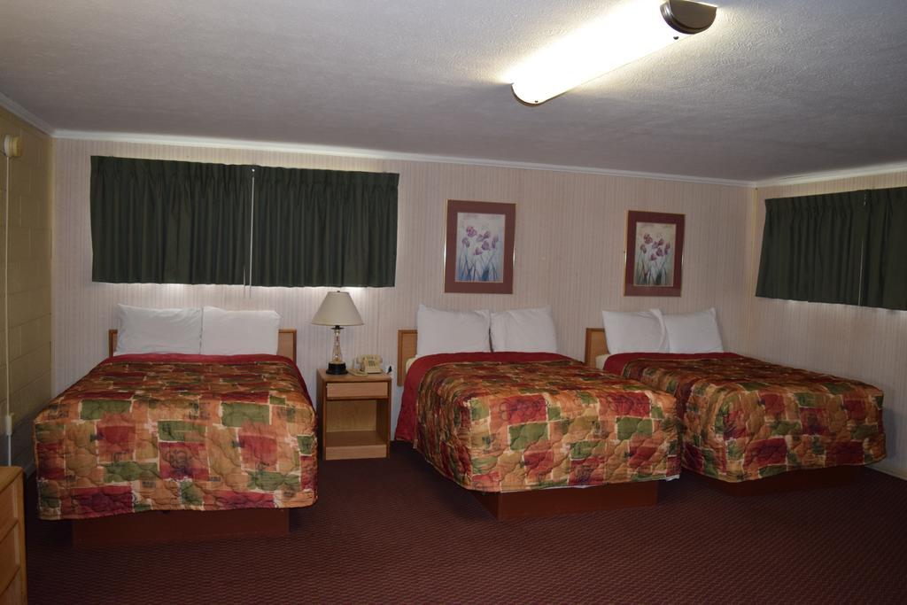 Economy Inn Taylorville Exteriör bild