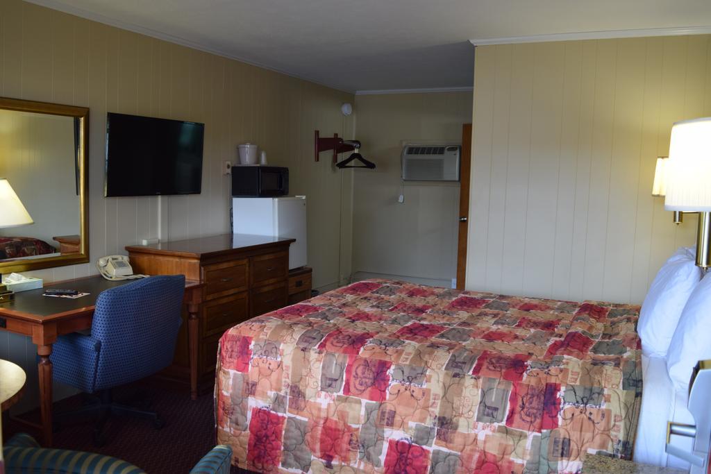 Economy Inn Taylorville Exteriör bild
