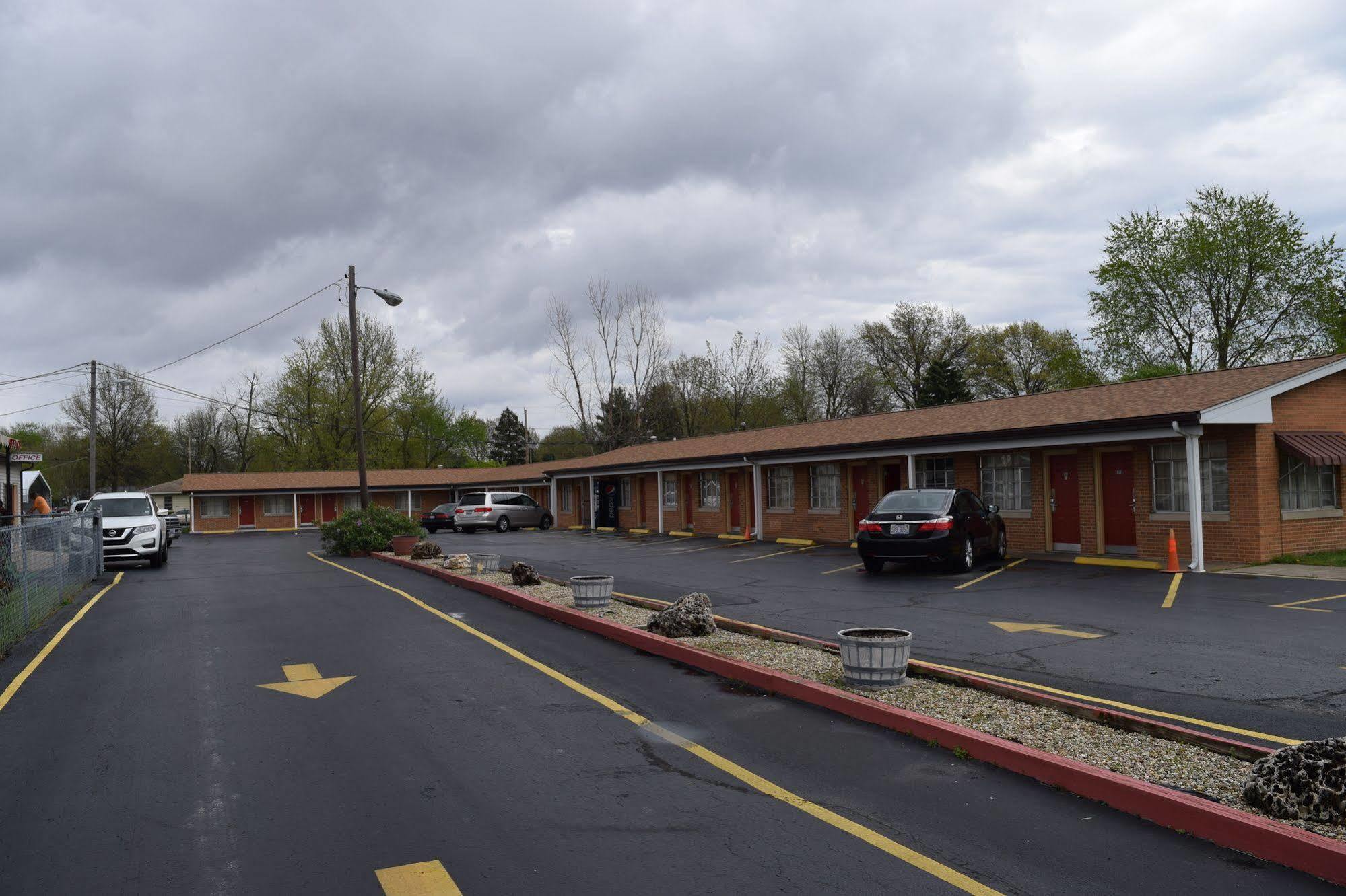 Economy Inn Taylorville Exteriör bild