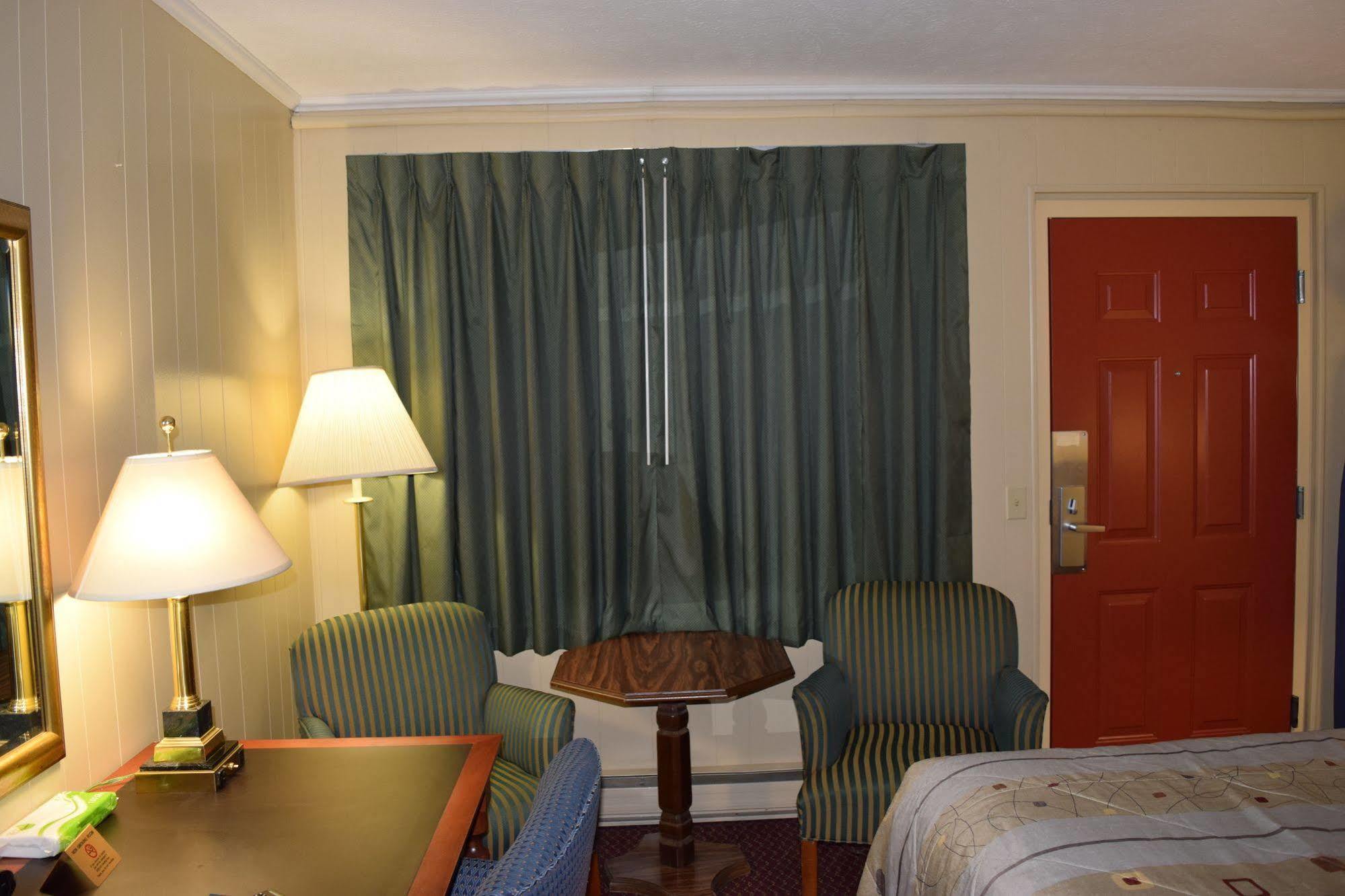 Economy Inn Taylorville Exteriör bild