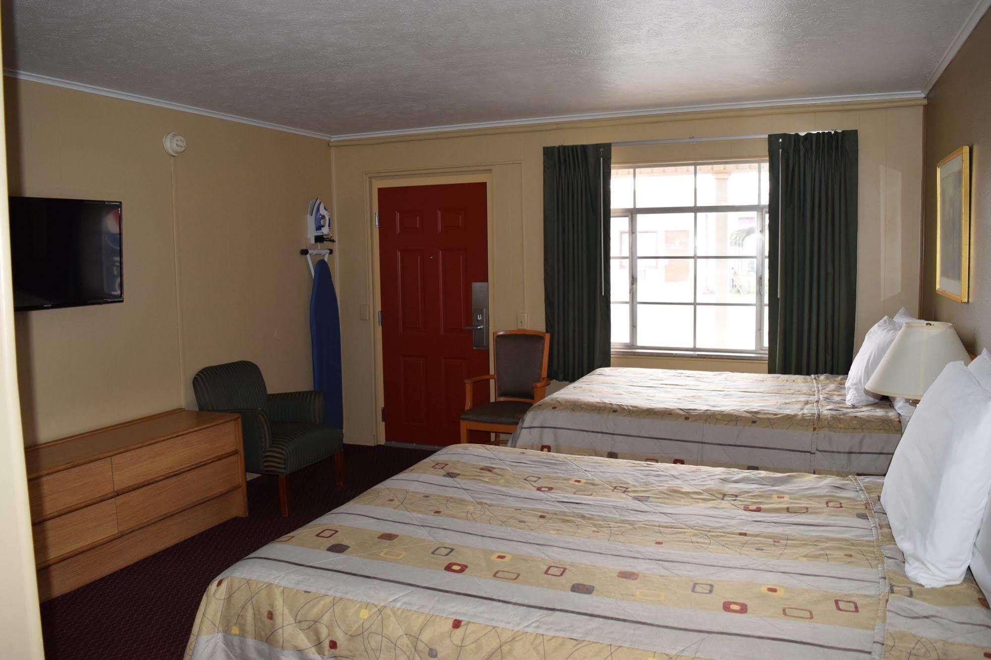 Economy Inn Taylorville Exteriör bild