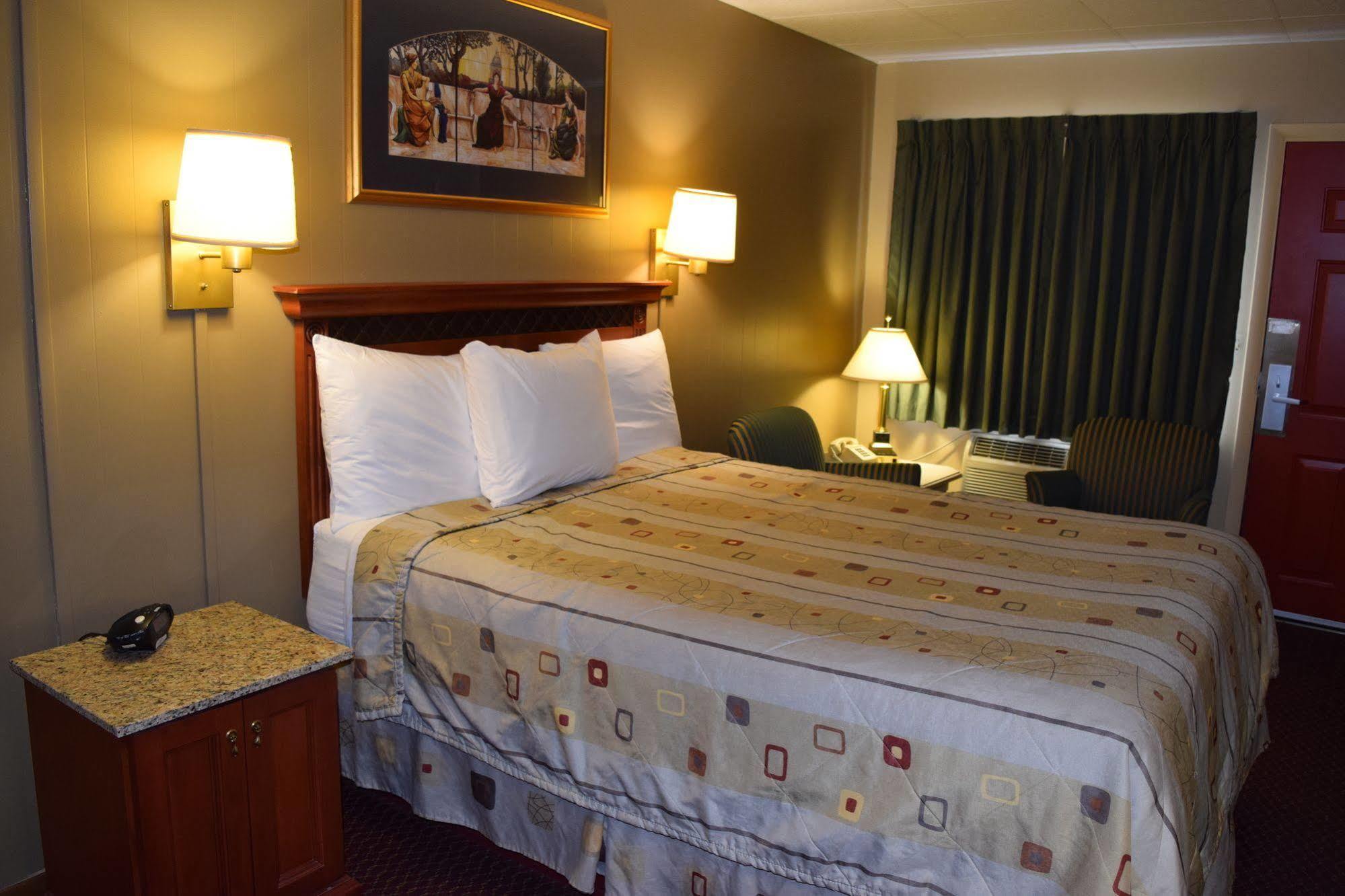 Economy Inn Taylorville Exteriör bild
