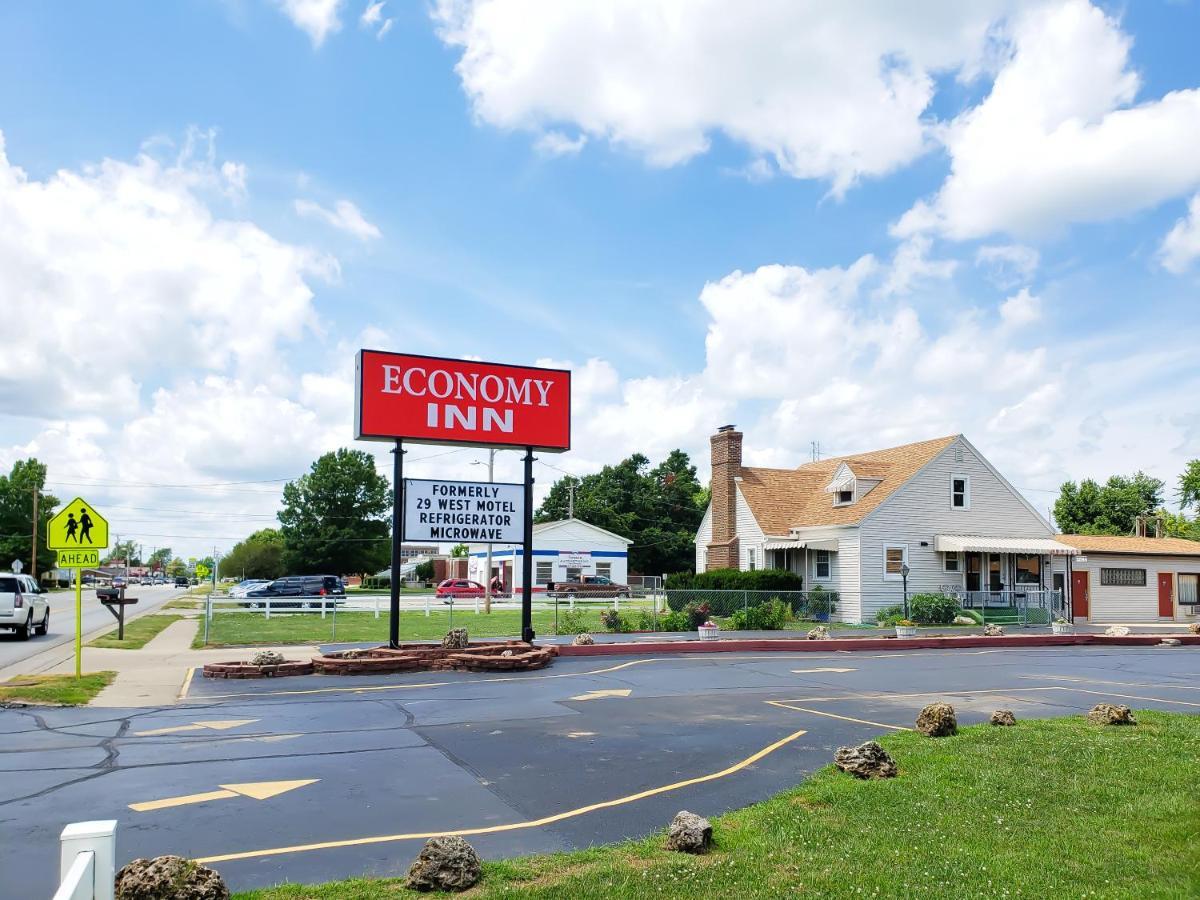 Economy Inn Taylorville Exteriör bild