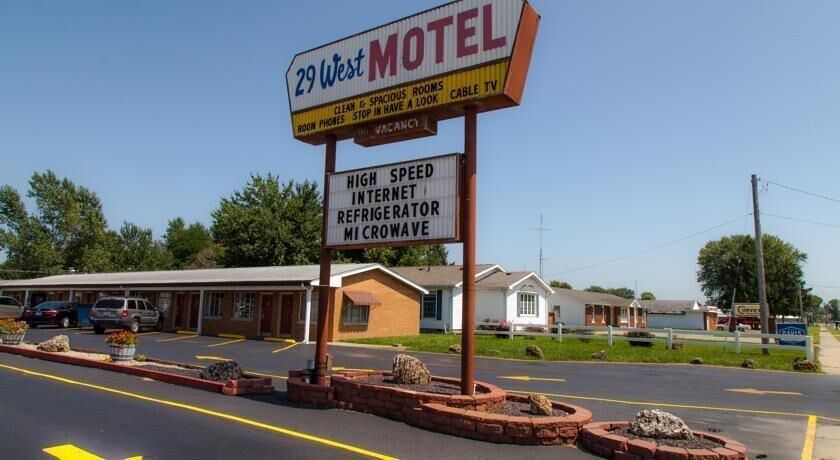 Economy Inn Taylorville Exteriör bild